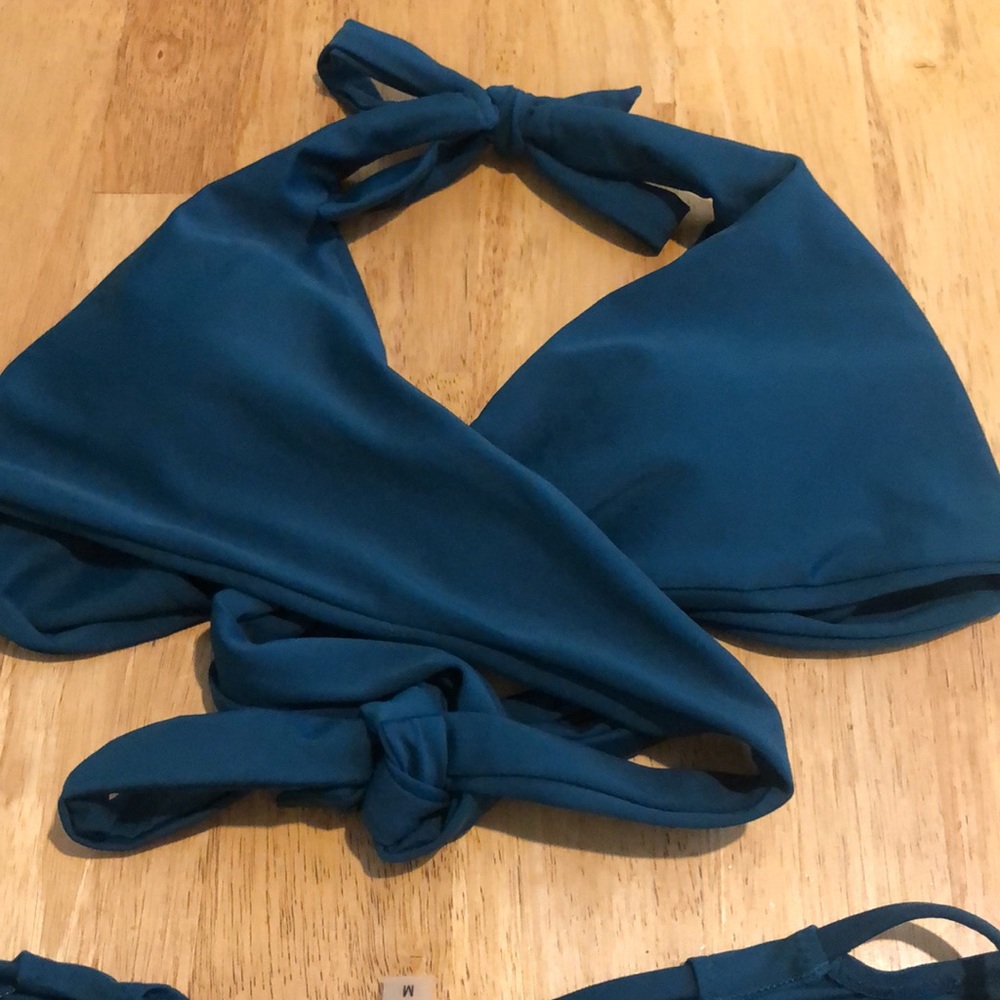 Cupshe bathing suit set - Picture 2 of 4